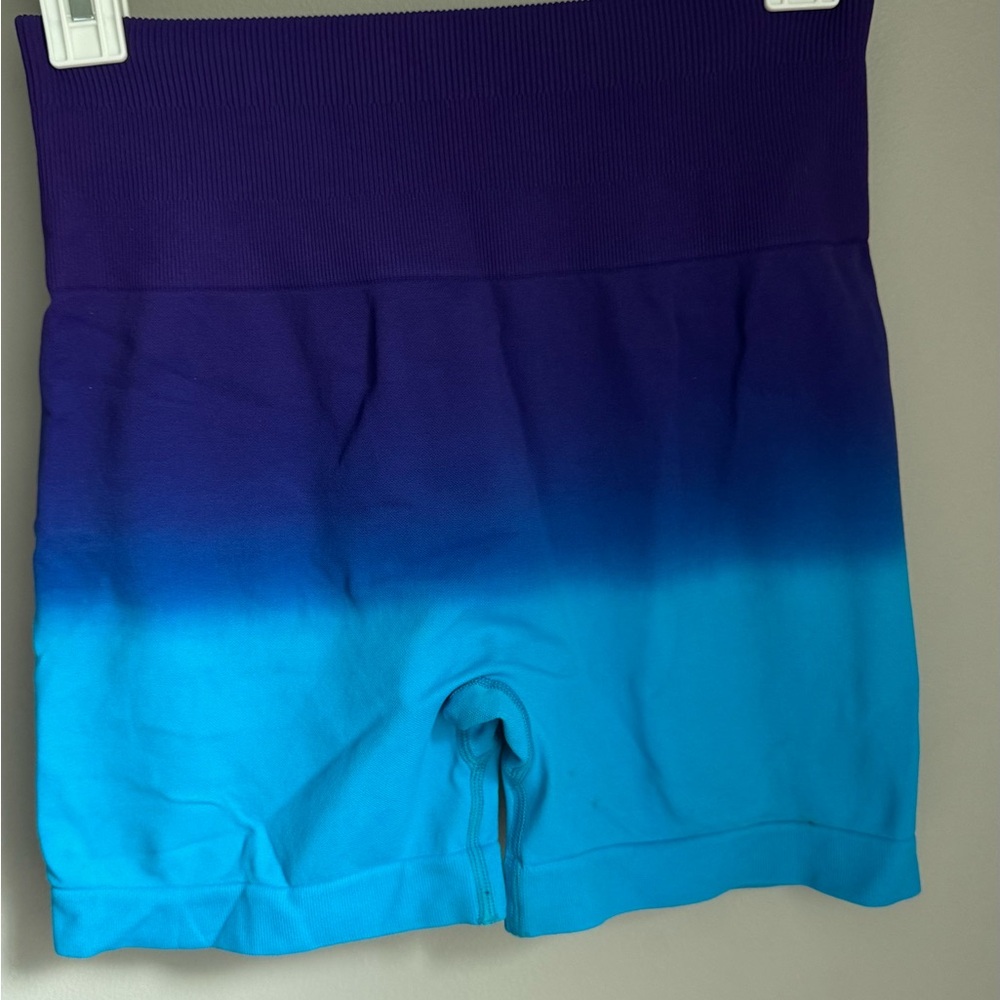 Pcheebum Ombre Vibrant Blue and Purple Women's Athletic Shorts